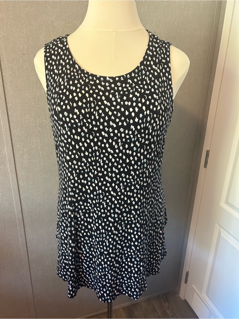 Lane Bryant Black & White Printed Scoop Neck Tank